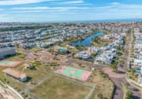 Vista aérea do condomínio Quintas do Lago com áreas de lazer